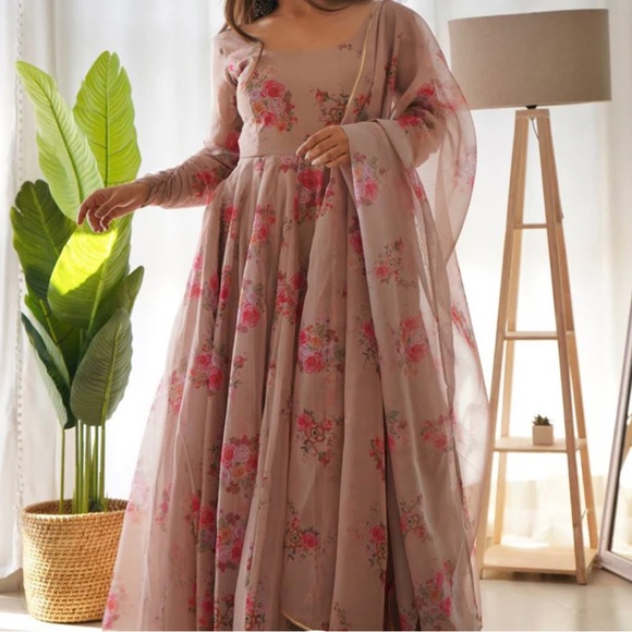 New floral indian anarkali suit - Picture 3 of 4